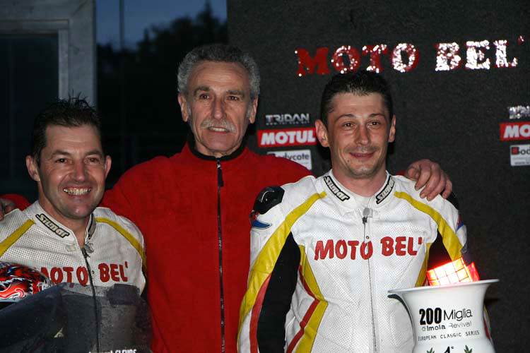 Imola 2013, team manager et pilotes Moto Bel' après la victoire